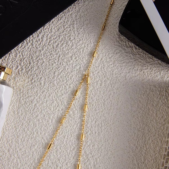 18K Gold Plated Hand Chain Bracelet - Picture 3 of 8